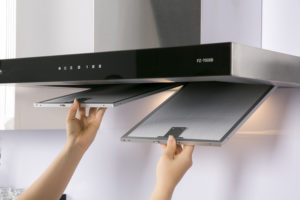 Máy hút mùi FZ-700 SB rất dễ vệ sinh, lau chùi