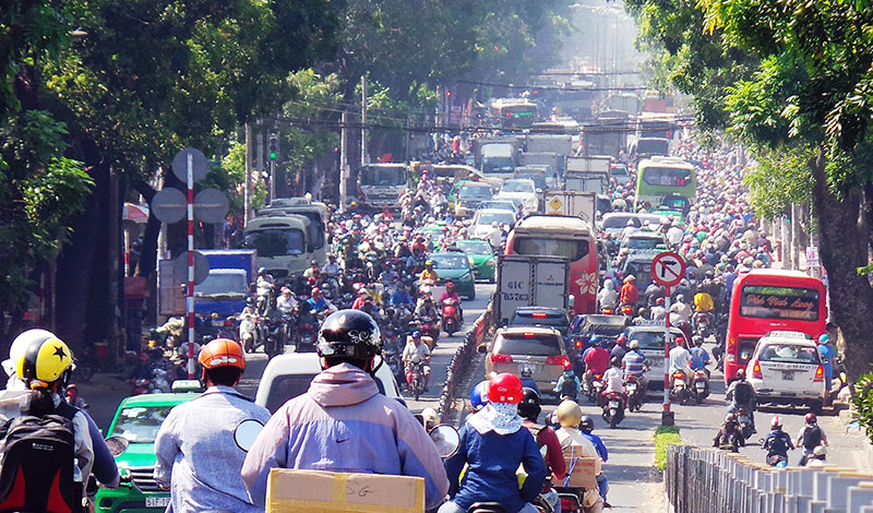 Quá nhiều phương tiện lưu thông tại các thành phố lớn