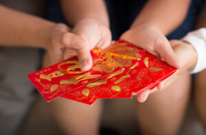 Tặng lì xì để cả năm may mắn