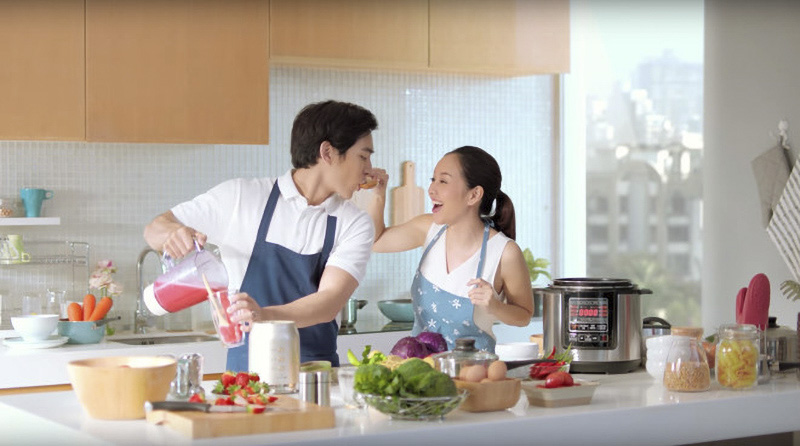 Hãy quan tâm và chiều chuộng những người phụ nữ bên cạnh bạn