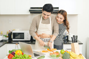 Đàn ông hiện đại không ngại vào bếp