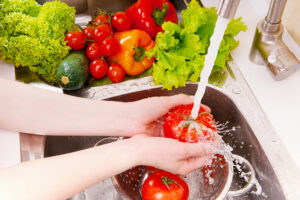 7 mẹo khử thuốc trừ sâu trong rau củ đơn giản, an toàn