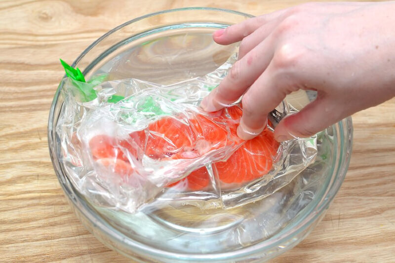ngâm thịt trong nước lạnh