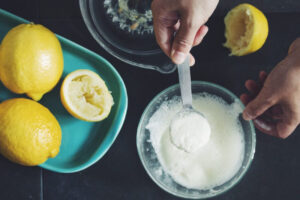 nước rửa chén từ chanh và giấm
