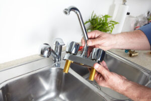 khắc phục vòi rửa chén chảy yếu