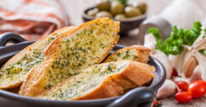 nguyên liệu chuẩn bị làm bánh mì bơ tỏi